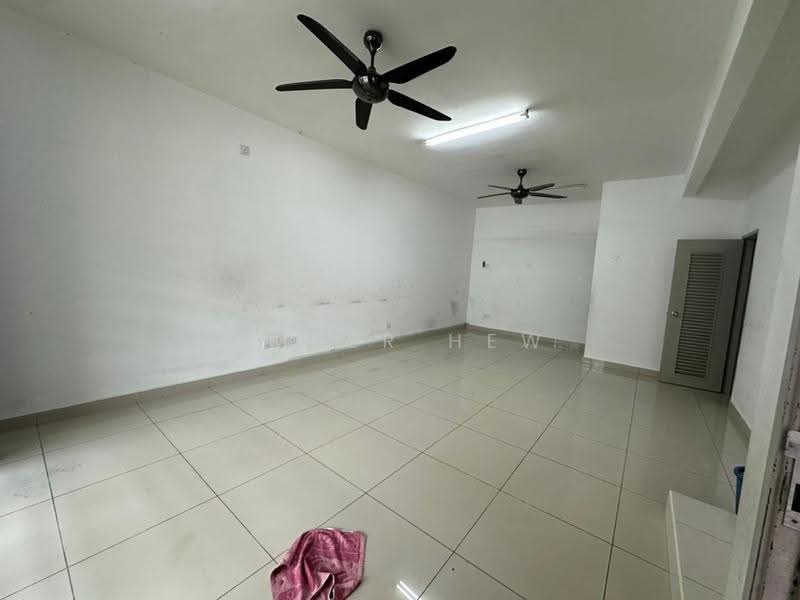 2-storey Terraced House for Sale in Bandar Tiram (Ulu Tiram) - Amber Hew - Living Room - PropertyGuru.com.my