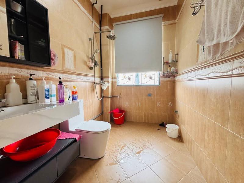 Rumah Teres 2-Tingkat untuk Dijual di Taman Sutera Utama (Skudai) - Michael Ah Kang - Bathroom - PropertyGuru.com.my