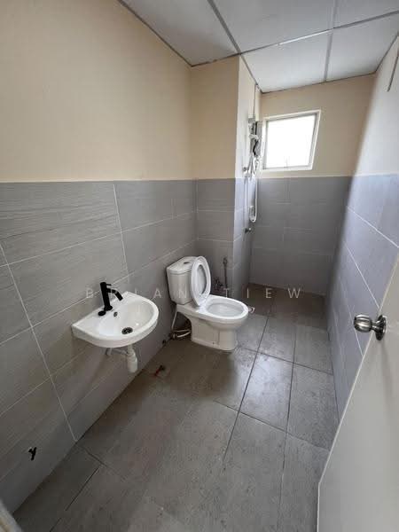 Apartment for Rent at Jalil Damai Apartments - Brian Tiew - Bathroom - PropertyGuru.com.my