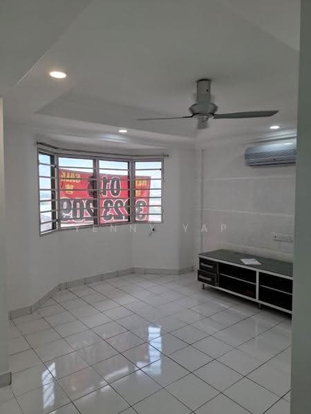 Pangsapuri untuk Dijual di Aman Dua - Yenny Yap - Living Room - PropertyGuru.com.my