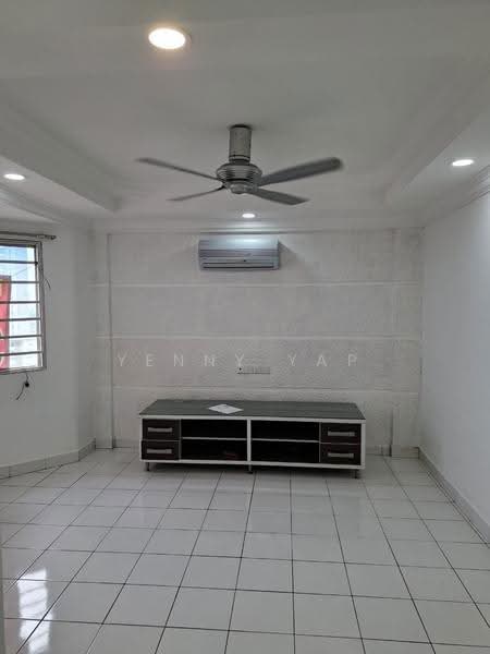 Pangsapuri untuk Dijual di Aman Dua - Yenny Yap - Living Room - PropertyGuru.com.my