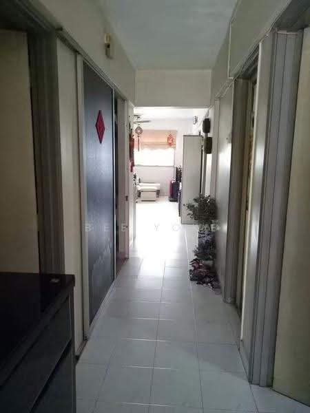Pangsapuri untuk Dijual di Sri Bahagia Court - Bee Yoke - Corridor - PropertyGuru.com.my