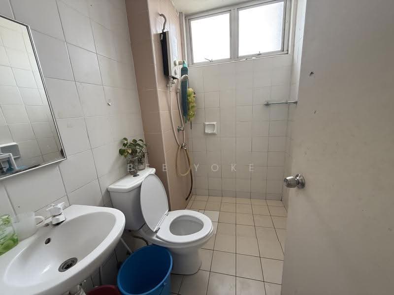 Pangsapuri untuk Dijual di Sri Bahagia Court - Bee Yoke - Bathroom - PropertyGuru.com.my