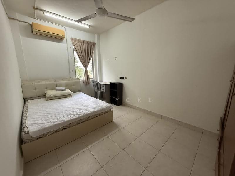 Pangsapuri untuk Dijual di Sri Bahagia Court - Bee Yoke - Bedroom - PropertyGuru.com.my