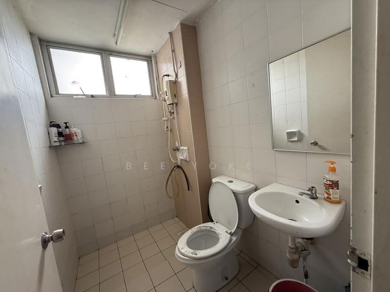 Pangsapuri untuk Dijual di Sri Bahagia Court - Bee Yoke - Bathroom - PropertyGuru.com.my