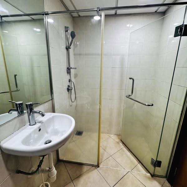Kediaman Servis untuk Disewa di Kiara Designer Suites - Sri Nanda - Bathroom - PropertyGuru.com.my