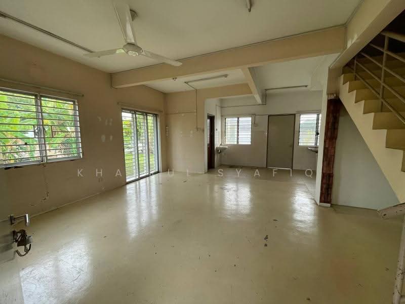 Rumah Teres 2-Tingkat untuk Dijual di Bandar Seri Coalfields (Sungai Buloh) - Khairul Syafiq - Living Room - PropertyGuru.com.my