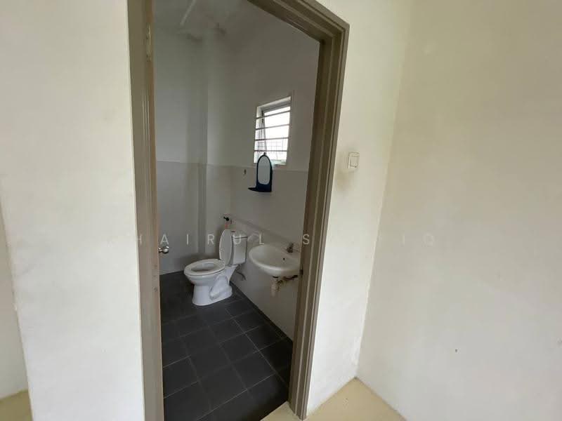 Rumah Teres 2-Tingkat untuk Dijual di Bandar Seri Coalfields (Sungai Buloh) - Khairul Syafiq - Bathroom - PropertyGuru.com.my