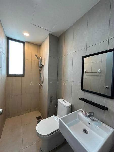 Kondominium untuk Disewa di Kenwingston Platz - CK Teong - Bathroom - PropertyGuru.com.my