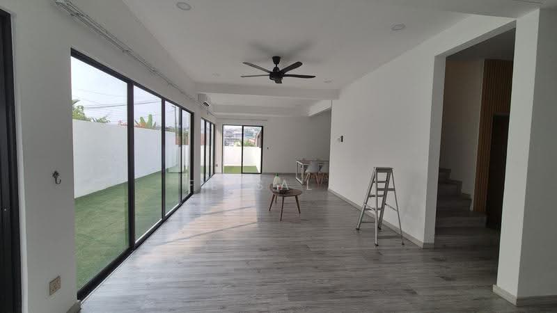 Rumah Berkembar untuk Dijual di Taman Desa (Kuala Lumpur) - Feisal . - Living Room - PropertyGuru.com.my