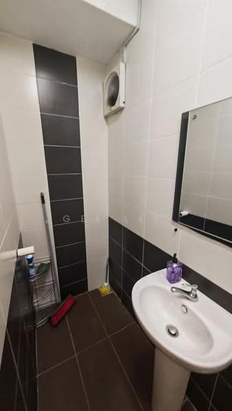 Rumah Berkembar untuk Dijual di Kipark Sri Utara (Batu) - GEE Lee - Bathroom - PropertyGuru.com.my
