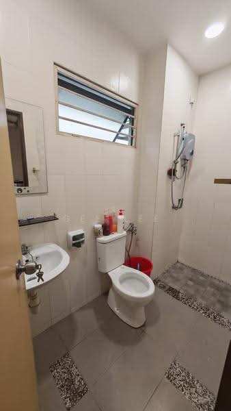 Rumah Berkembar untuk Dijual di Kipark Sri Utara (Batu) - GEE Lee - Bathroom - PropertyGuru.com.my