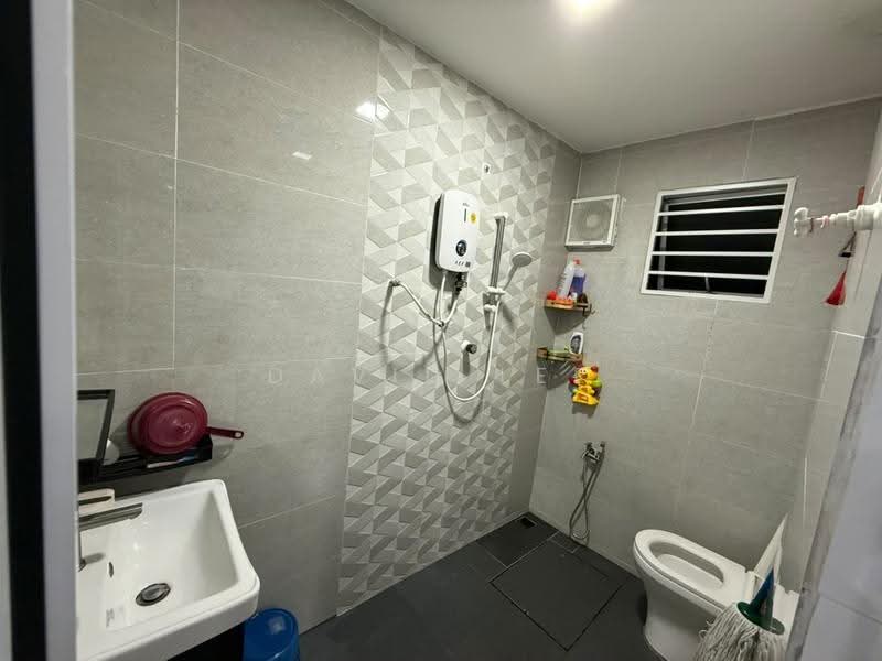 2-storey Terraced House for Sale in Bandar Country Homes (Rawang) - David Lee - Bathroom - PropertyGuru.com.my