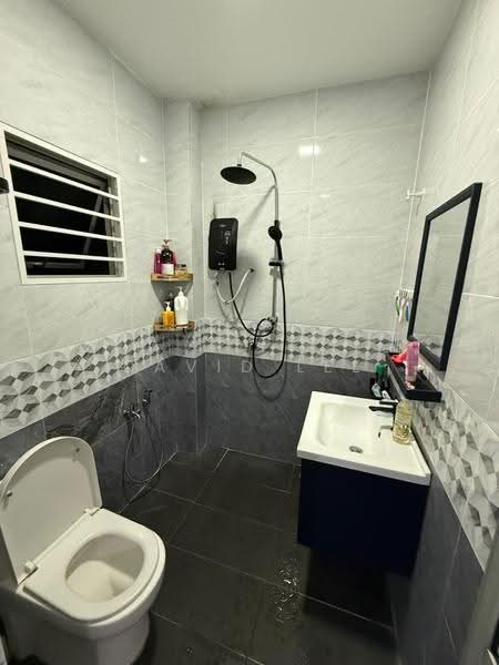 2-storey Terraced House for Sale in Bandar Country Homes (Rawang) - David Lee - Bathroom - PropertyGuru.com.my