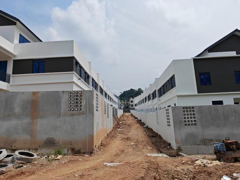 2.5-storey Terraced House for Sale in Taman Selayang Permata (Batu Caves) - Joe Tan - Exterior - PropertyGuru.com.my