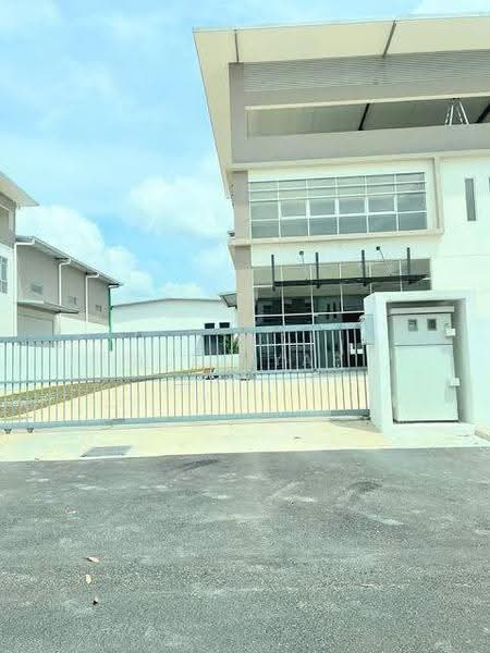 Commercial Semi-D for Sale in Seri Kembangan (Selangor) - Alex Yap - Exterior - PropertyGuru.com.my