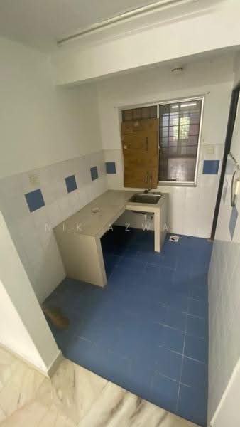 Apartment for Sale at Flat PKNS Section 7 - NIK AZWAN - Kitchen - PropertyGuru.com.my