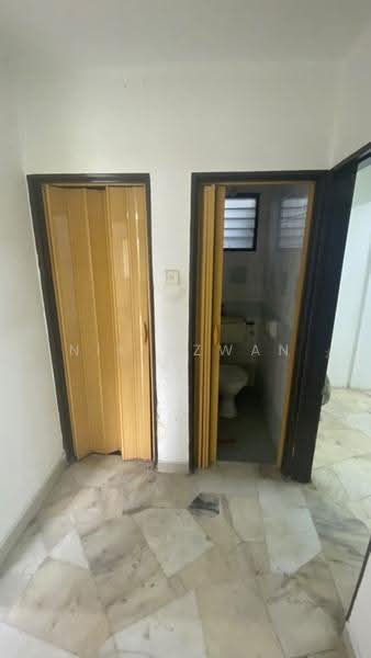 Apartment for Sale at Flat PKNS Section 7 - NIK AZWAN - Bathroom - PropertyGuru.com.my