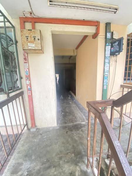 Apartment for Sale at Flat PKNS Section 7 - NIK AZWAN - Entrance - PropertyGuru.com.my