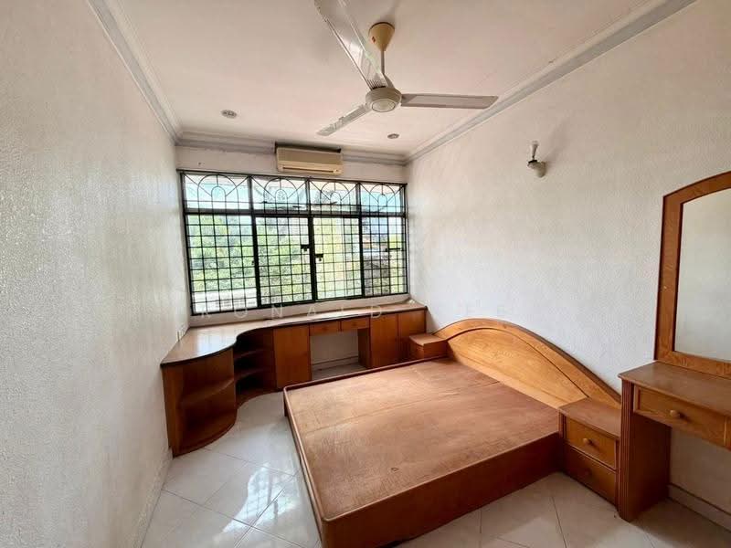 2-storey Terraced House for Sale in Sungai Nibong (Bayan Lepas) - Ronald Kee - Bedroom - PropertyGuru.com.my