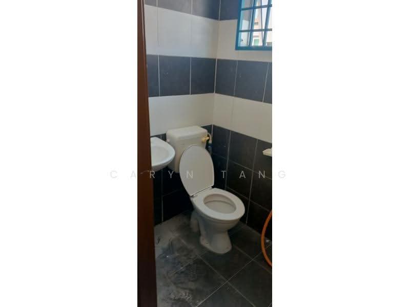 Shop for Rent in Ipoh Airport square (Ipoh) - Caryn Tang - Bathroom - PropertyGuru.com.my