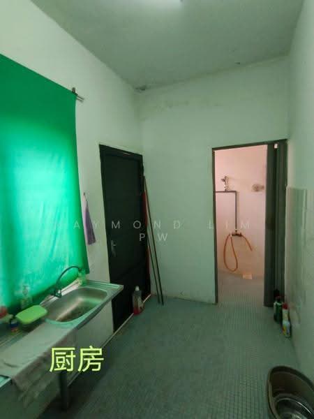 Rumah Teres untuk Dijual di Taman Merdeka Jaya (Batu Berendam) - Raymond Lim PW - Kitchen - PropertyGuru.com.my