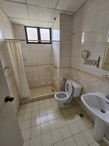 Condominium for Rent at Sri Pangkor Condominium - Lee Meng Keat - Bathroom - PropertyGuru.com.my
