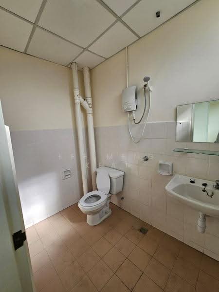 Condominium for Rent at Sri Pangkor Condominium - Lee Meng Keat - Bathroom - PropertyGuru.com.my