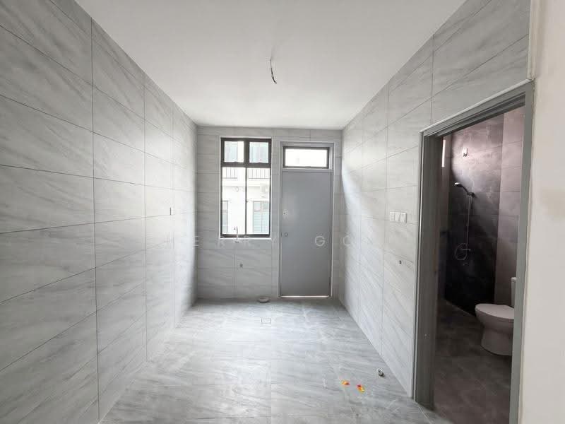 Rumah Teres 2-Tingkat untuk Dijual di Taman Bestari Indah (Ulu Tiram) - Herry Goh - Bathroom - PropertyGuru.com.my