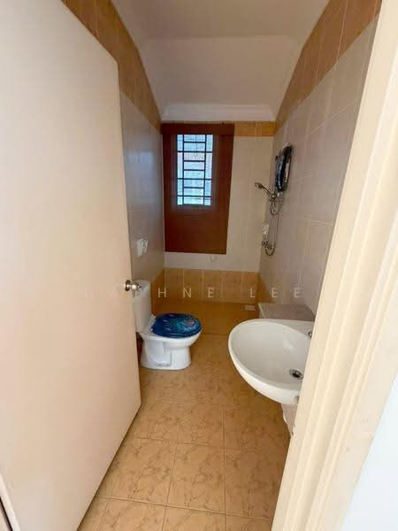 Semi-Detached House for Sale in Taman Austin Perdana (Tebrau) - Daphne Lee - Bathroom - PropertyGuru.com.my