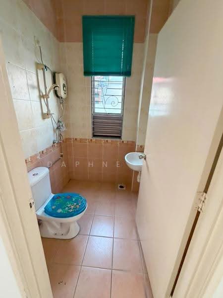 Semi-Detached House for Sale in Taman Austin Perdana (Tebrau) - Daphne Lee - Bathroom - PropertyGuru.com.my