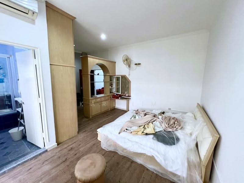 2-storey Terraced House for Sale in Taman Desa Cemerlang (Ulu Tiram) - Karl Lim - Bedroom - PropertyGuru.com.my