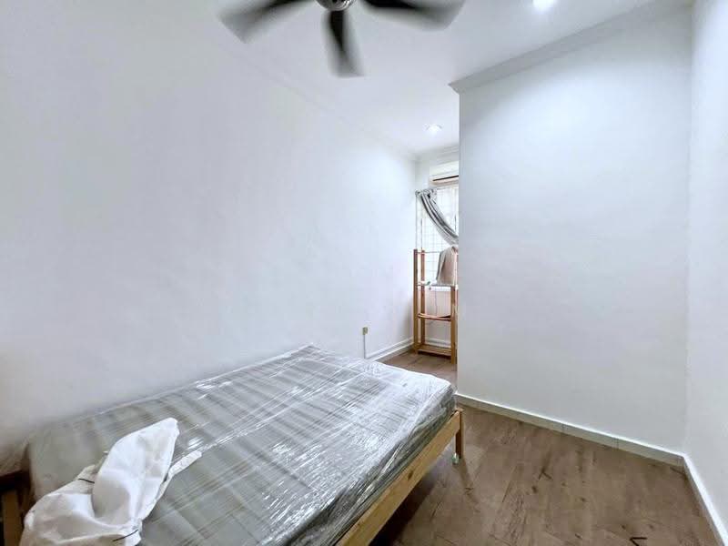 2-storey Terraced House for Sale in Taman Desa Cemerlang (Ulu Tiram) - Karl Lim - Bedroom - PropertyGuru.com.my