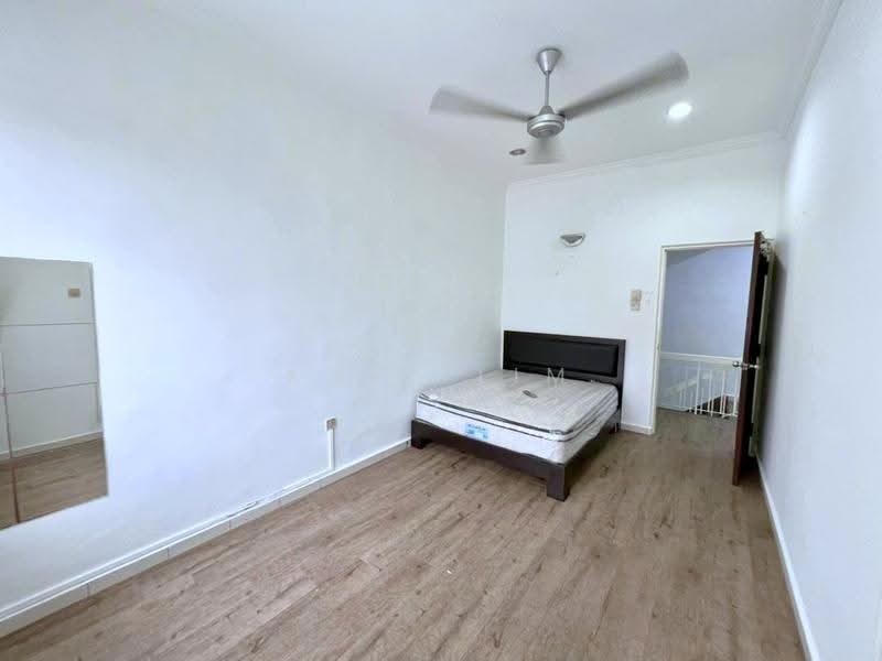 2-storey Terraced House for Sale in Taman Desa Cemerlang (Ulu Tiram) - Karl Lim - Bedroom - PropertyGuru.com.my