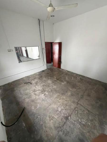 Retail Space for Rent in Jelutong (Penang) - Ng Jit Sin - Interior - PropertyGuru.com.my
