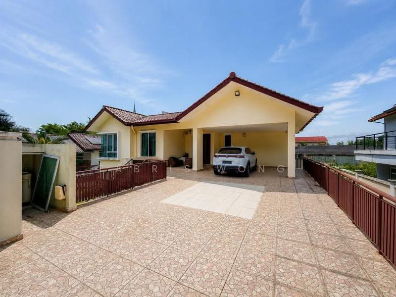 Bungalow House for Sale in Kayangan Heights (Shah Alam) - Tabris Wong - Exterior - PropertyGuru.com.my