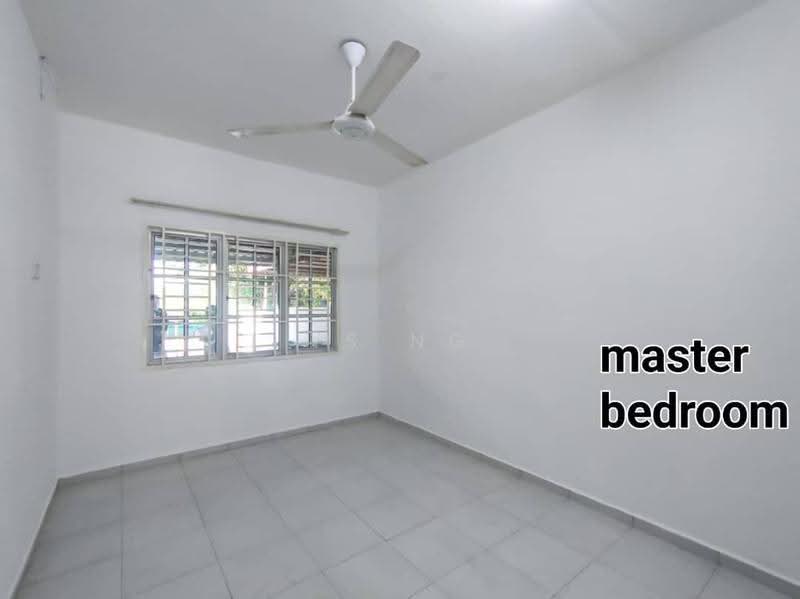 1-storey Terraced House for Sale in Melaka City (Melaka) - Ys Ng - Master Bedroom - PropertyGuru.com.my