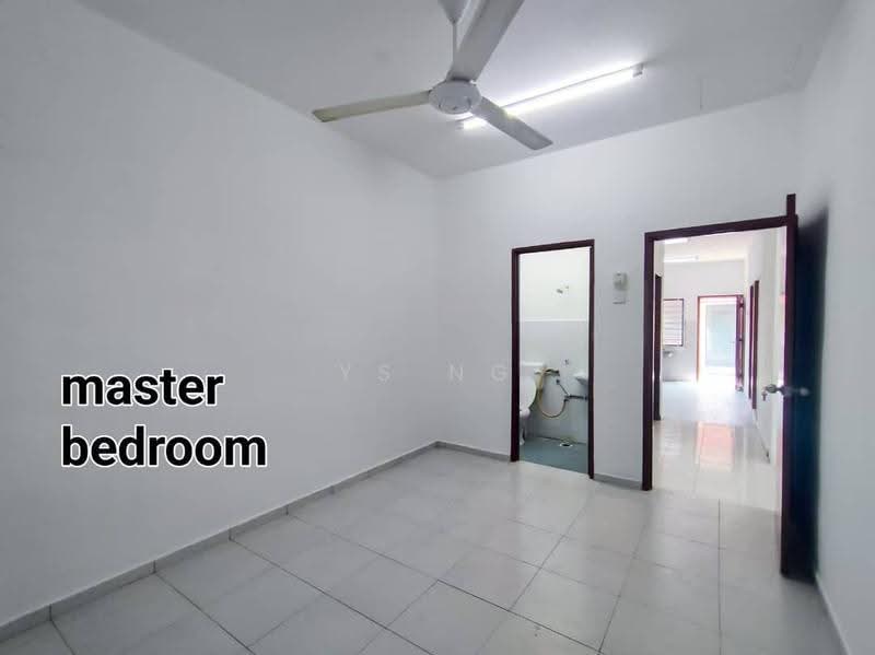 1-storey Terraced House for Sale in Melaka City (Melaka) - Ys Ng - Master Bedroom - PropertyGuru.com.my