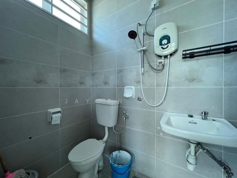 Semi-Detached House for Sale in Taman Cemara (Alor Setar) - Jayden Geh - Bathroom - PropertyGuru.com.my