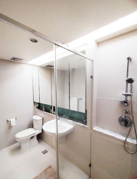 Kondominium untuk Dijual di Tiffani Kiara - SK Ching - Bathroom - PropertyGuru.com.my