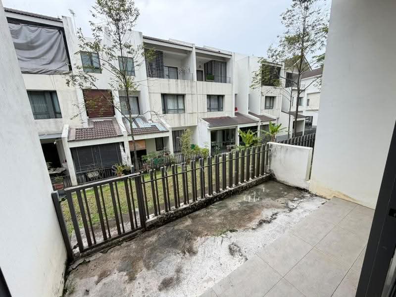 3-storey Terraced House for Rent in Tamansari (Rawang) - Steven Lee - Exterior - PropertyGuru.com.my