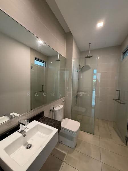 Semi-Detached House for Rent in Leisure Farm (Gelang Patah) - Rachel See - Bathroom - PropertyGuru.com.my