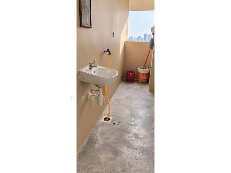 Pangsapuri untuk Disewa di Straits Garden Home - Derrick . - Balcony - PropertyGuru.com.my