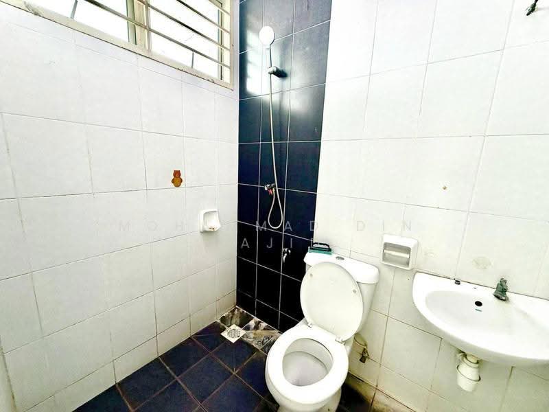 1-storey Terraced House for Sale in Bandar Putera (Klang) - Mohammad Din Majid - Bathroom - PropertyGuru.com.my