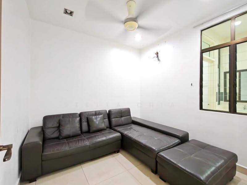 Cluster House for Rent in Taman Adda Heights (Tebrau) - Stella Chia - Living Room - PropertyGuru.com.my