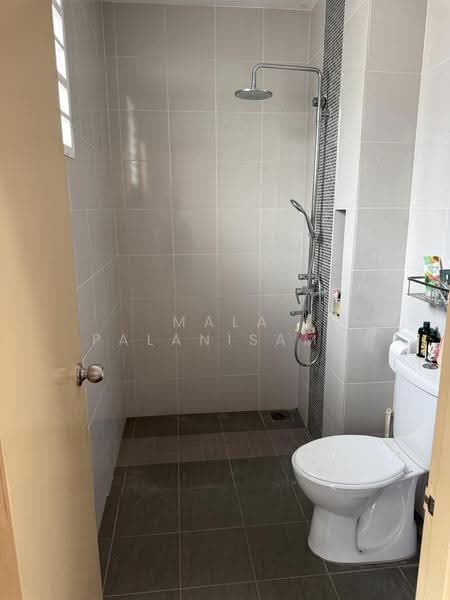 Semi-Detached House for Sale in Bandar Parklands (Klang) - Mala Palanisamy - Bathroom - PropertyGuru.com.my