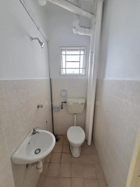 Pangsapuri untuk Disewa di Casa Riana - CK Phang - Bathroom - PropertyGuru.com.my