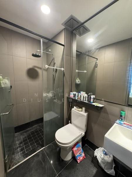 Service Residence for Sale at Bloomsvale Menara Vista Petaling - Nurianna Diushebaeva - Bathroom - PropertyGuru.com.my