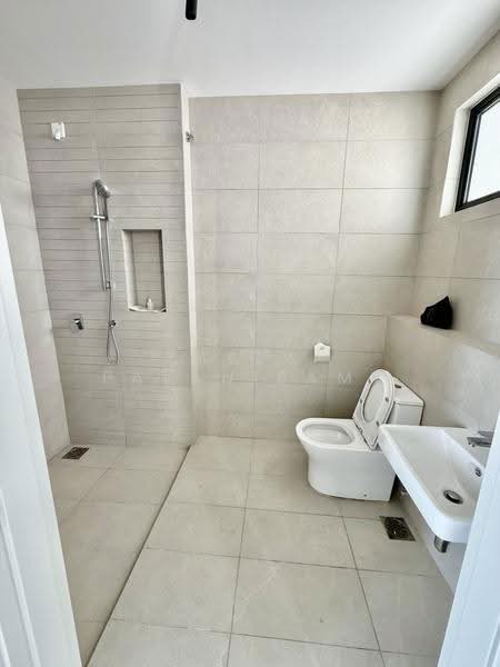 Rumah Teres 2-Tingkat untuk Dijual di Bandar Rimbayu (Telok Panglima Garang) - Mala Palanisamy - Bathroom - PropertyGuru.com.my