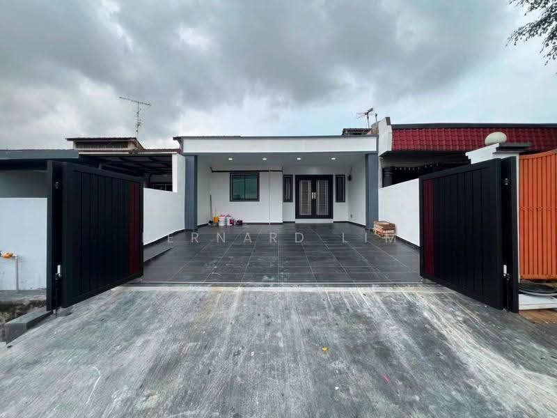 1-storey Terraced House for Sale in Taman Johor Jaya (Johor Bahru) - Bernard Lim - Exterior - PropertyGuru.com.my
